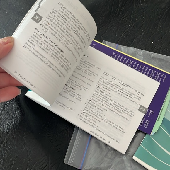 Motorola time port tri band wireless telephone user manual P7389CSM - Picture 3 of 5